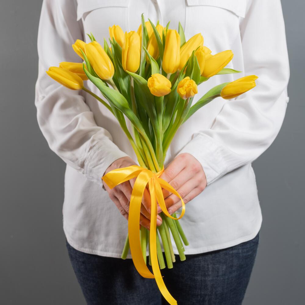 Желтые тюльпаны — вид 2